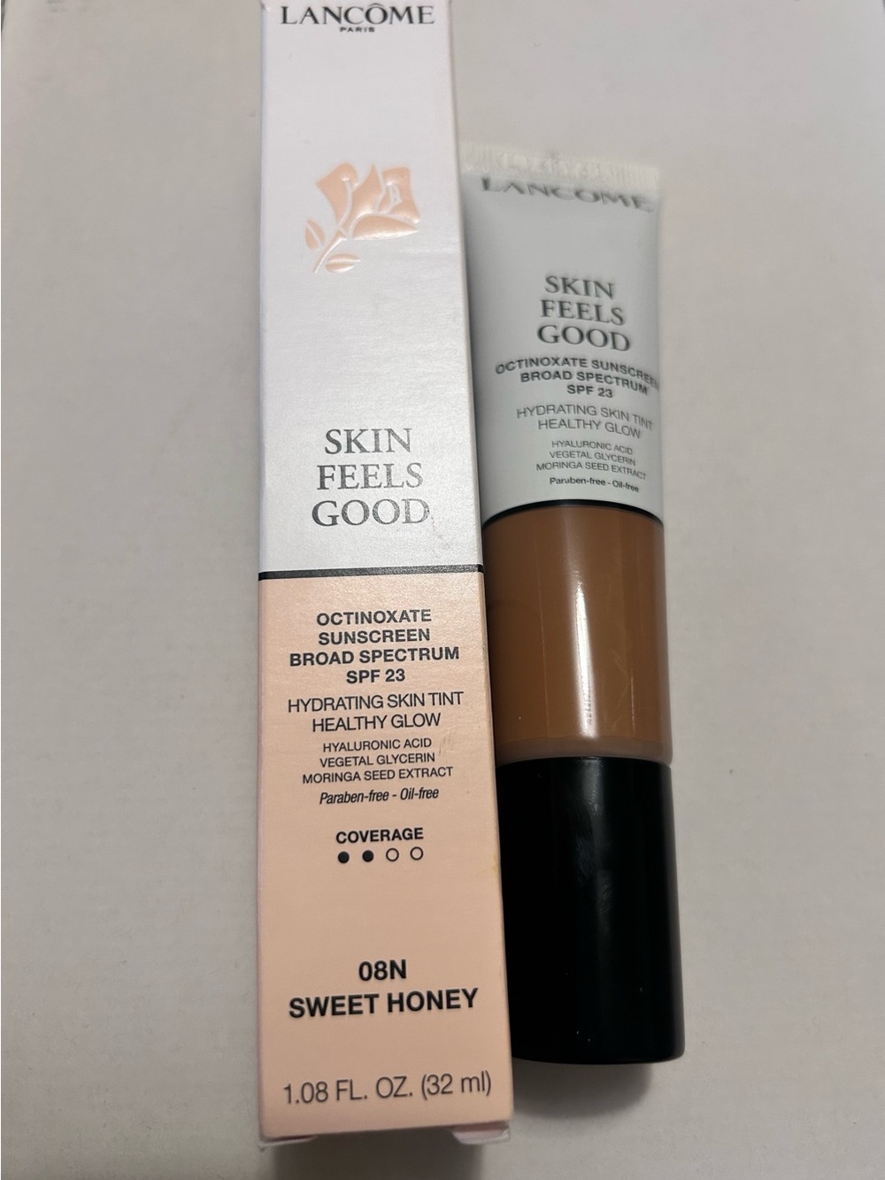 Lancôme Hydrating Skin Tint in Warm Beige with Black Cap